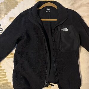 Woman’s cropped north face jacket